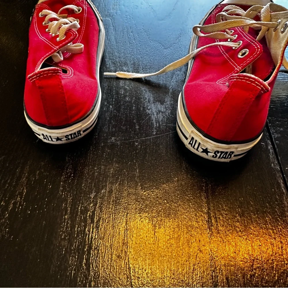 Converse Size 8 Red and White Chuck Shoe All Star - Picture 7 of 8